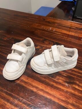 adidas Kids Cream Hook-and-Loop Sneakers